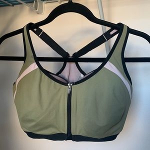 VSX Knockout Front-Close Sports Bra 34DDD